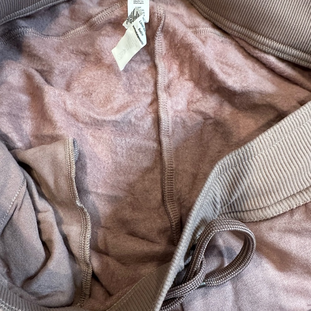 ALO Yoga Smoky Quartz Sweatpants - Picture 7 of 9